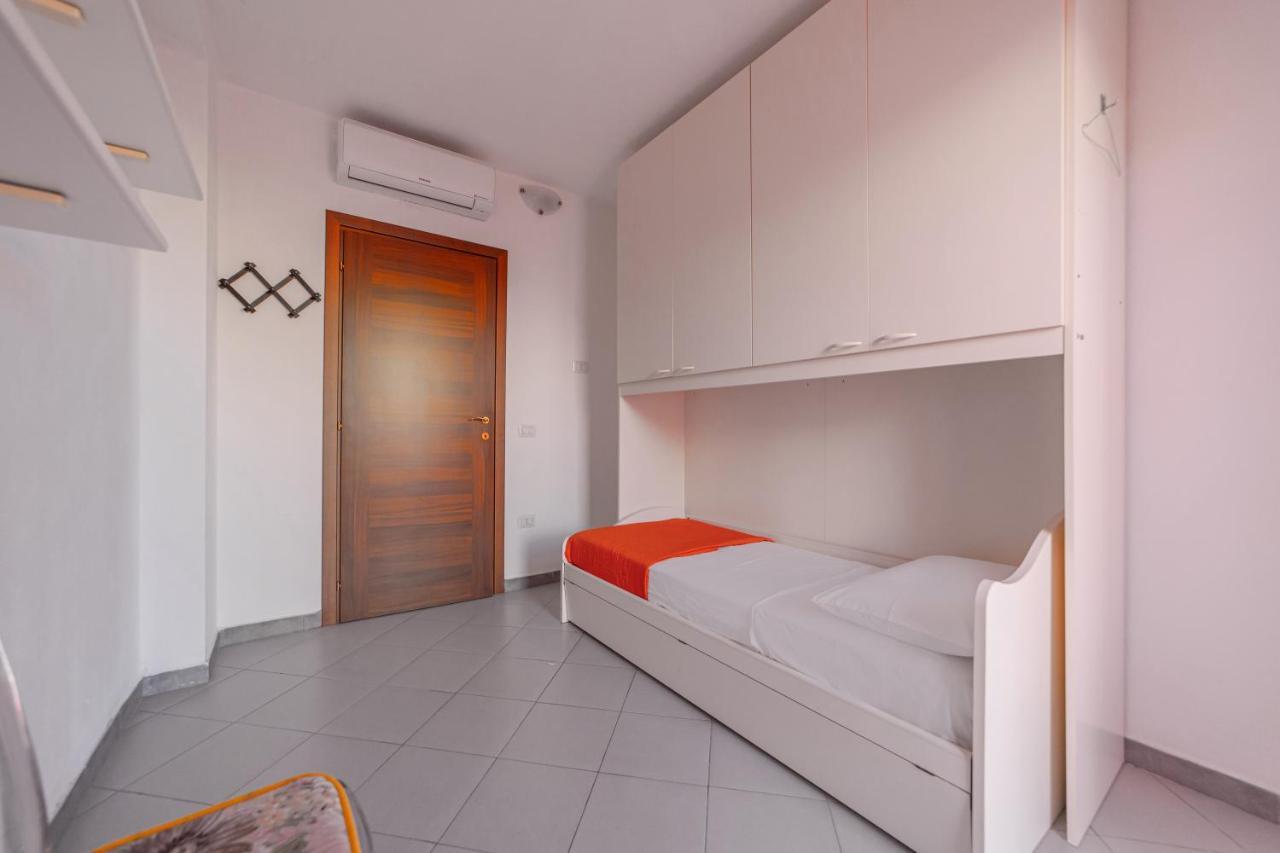 Isola Che Non C'e Trilocale 80 Mq Con Terrazza La Maddalena Sardegna Holiday home *